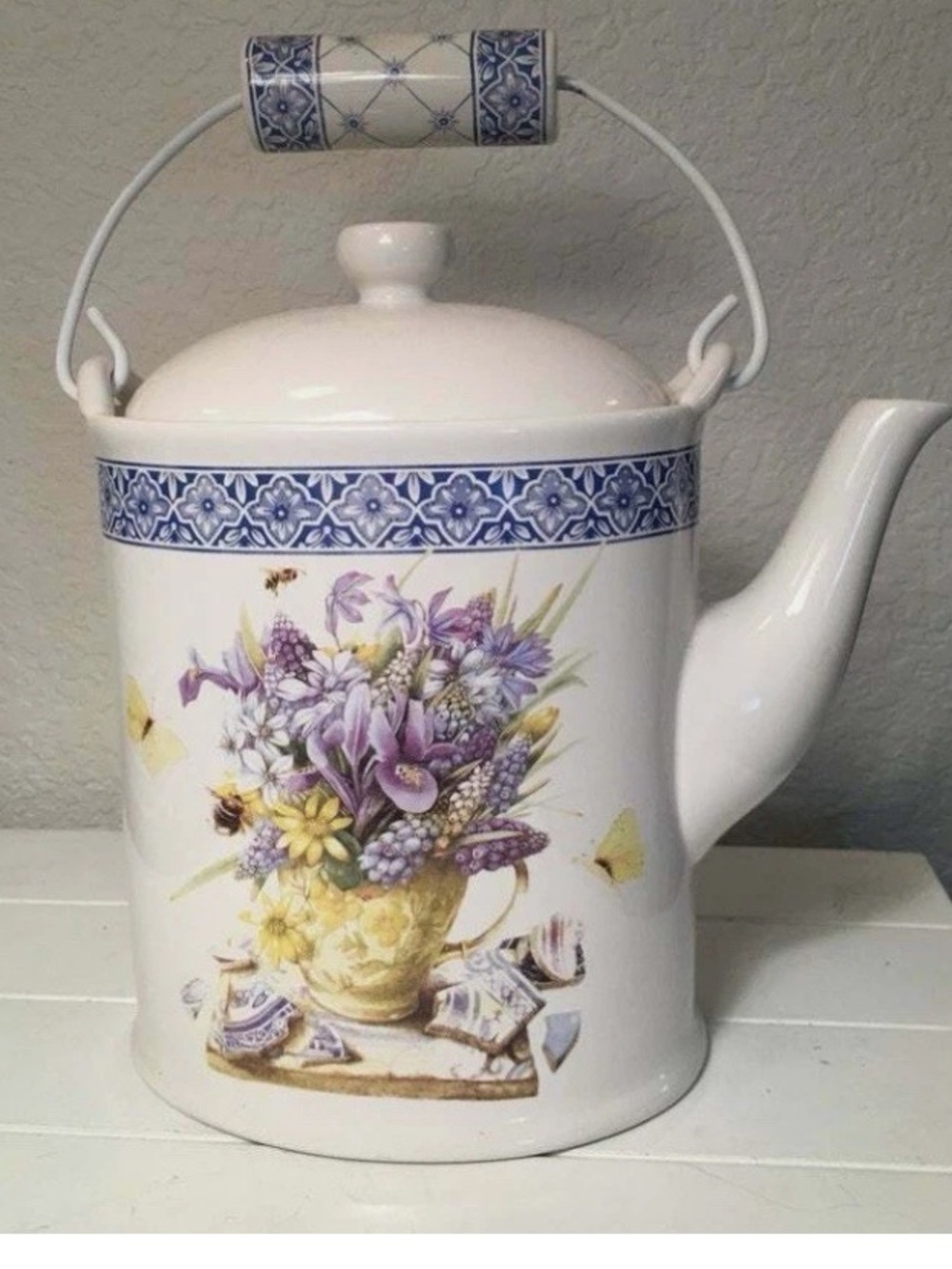 Hallmark nature tea pot and cups